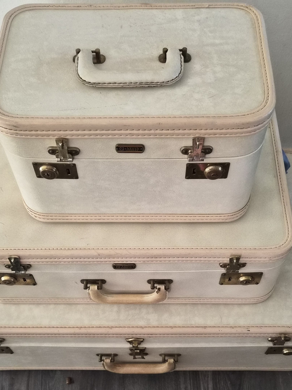 Vintage OSHKOSH Luggage Stackable White & Blush Leather Storage Trunk Set